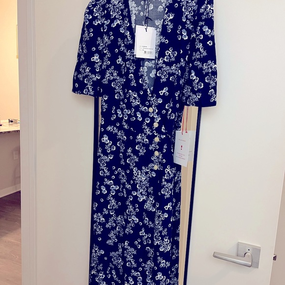 Mid-length wrap dress. - Picture 8 of 10